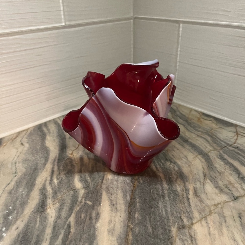 Swirl Handkerchief Burgundy White Art Glass Vase
Approx 4.5” tall